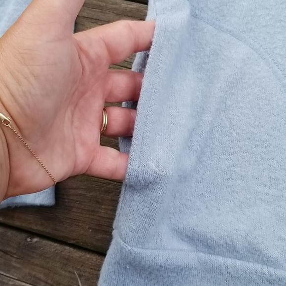 Zella soft cozy Cowl neck with thumb holes - Picture 3 of 7